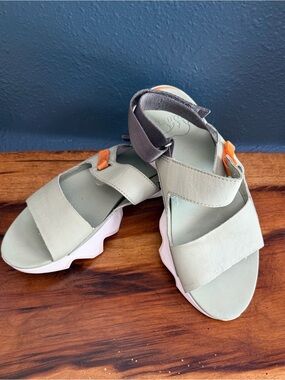 Sorel Women's Kinetic Impact II Leather Safari Koi Sandals 7.5